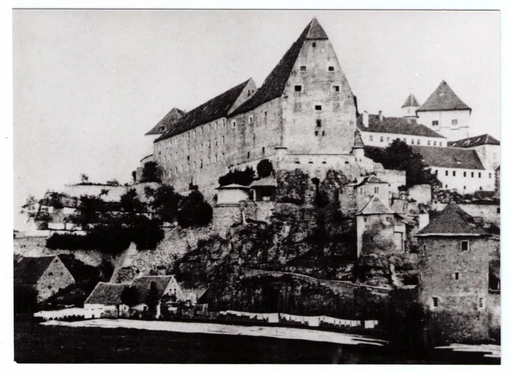 Historische Fotografie des Pulverturms mit der Gebhardburg.